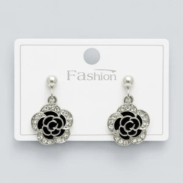 Trendy Black Ear Clip – Fashion Design 5